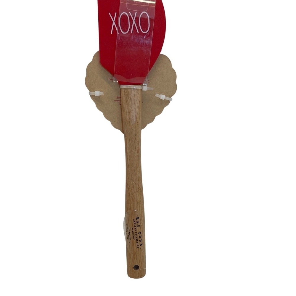 Rae Dunn silicone, spatula and cookie cutter set "XOXO" NEW!